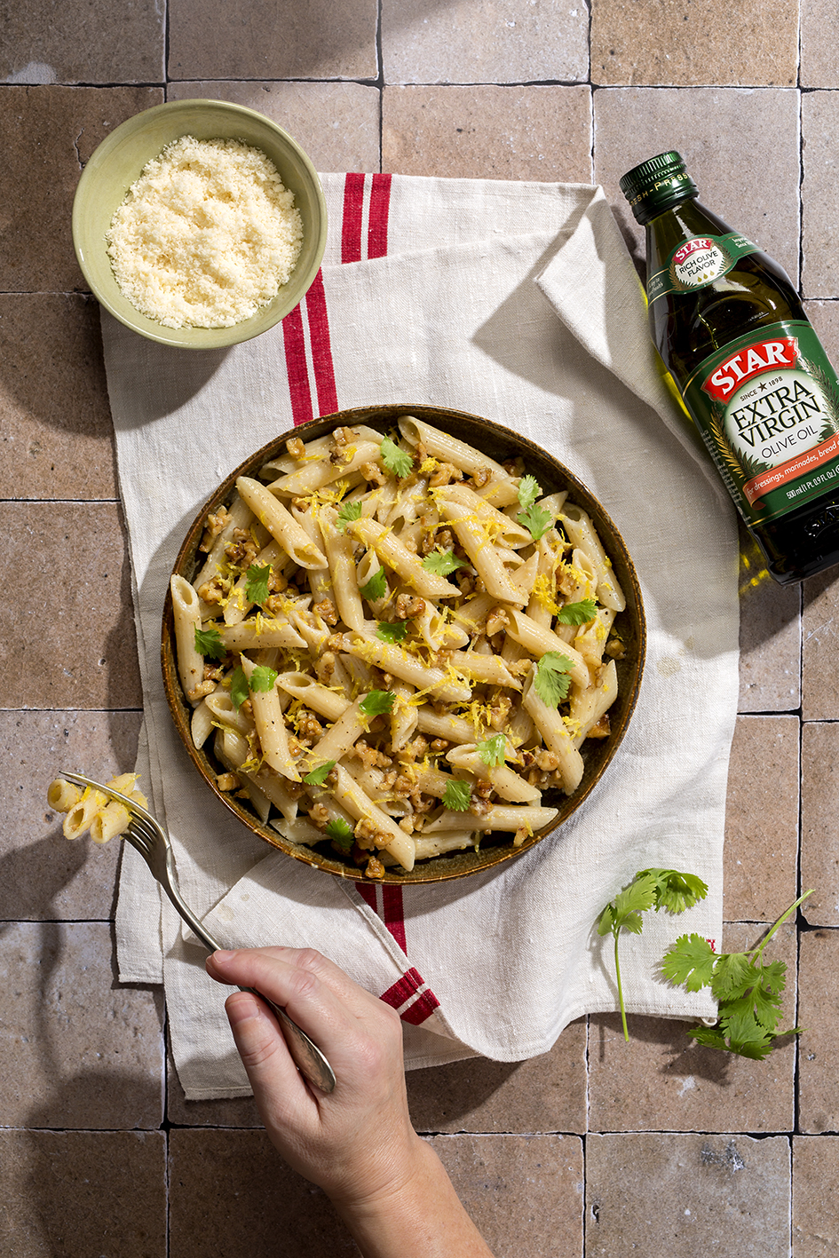 Pasta with Crunchy Walnuts
