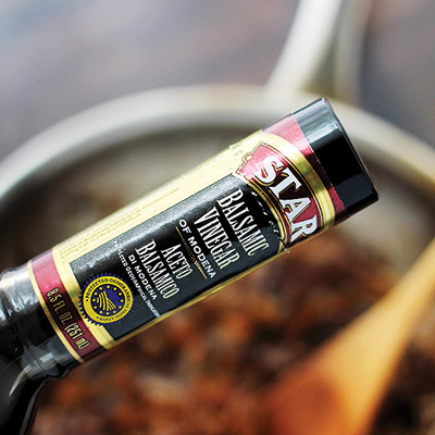 Make your own tangy Balsamic Vinaigrette with this easy and delicious recipe!  #STARFineFoods
