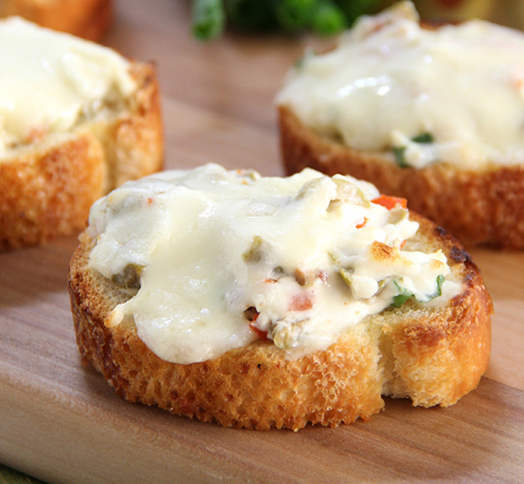  This Cheesy Olive Toasts recipe is a great appetizer to serve at any time of the year or for any party! #STARFineFoods