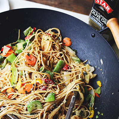 Delicious noodles and stir fried vegetables are tossed in garlic olive oil and coated in a mixture of peanut butter, soy sauce, lime juice, hot sauce and ginger. #STARFineFoods