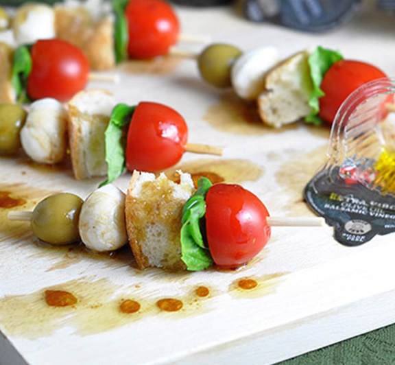 Mini Caprese Skewers – your favorite caprese salad recipe served on a skewer as an appetizer. Comes together in only 10 minutes! #STARFineFoods