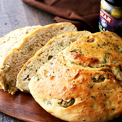 Very easy to make, no-knead, crusty and delicious bread recipe packed with STAR Flavor Destinations (Italian) Marinated Olives and garlic. #STARFineFoods