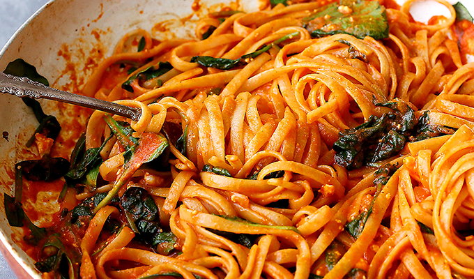 Red Pepper Sauce Pasta with Spinach and Feta