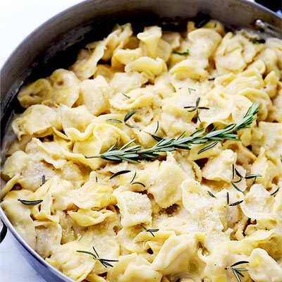Easy, creamy, garlicky, 30-minute dinner with cheese tortellini and a lightened-up, homemade, flavorful Alfredo sauce made with STAR Olive Oil Infused with Fresh Rosemary. #STARFineFoods
