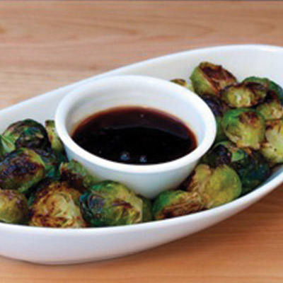Say goodbye to the old and bland tasting Brussel Sprouts, and say hello to this flavor packed Sriracha Garlic Roasted Brussels Sprouts recipe! #STARFineFoods