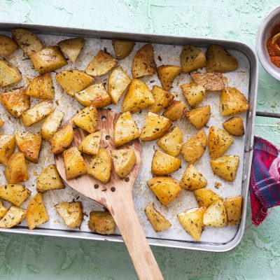 Oven-roasted potatoes: a healthy substitute for fries