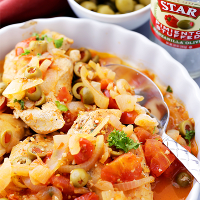 This One Skillet Chicken with Tomatoes and Olives recipe is the perfect weeknight dinner! This flavorful dish has so much to offer and can be prepared in just 30 minutes. #STARFineFoods