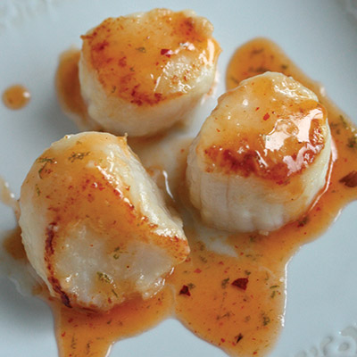 Homemade, spicy, and super flavorful! Try this quick and easy Sriracha Glazed Seared Scallops recipe! #STARFineFoods