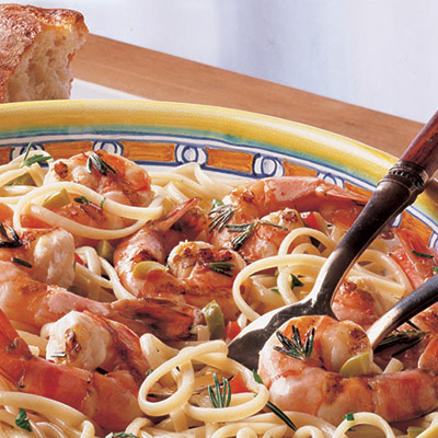 This Grilled Rosemary Shrimp Pasta recipe will have your taste buds swimming in a sea of deliciously seasoned pasta. #STARFineFoods