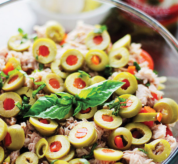 A delicious pasta salad tossed together with chunks of tuna, STAR Pimiento Stuffed Olives, cherry tomatoes and a super flavorful lemon-garlic vinaigrette. #STARFineFoods