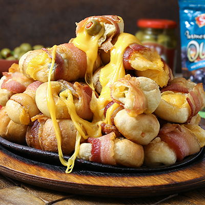 Cheesy Bacon Olive Poppers are a taste of heaven. This easiest 4 ingredient recipe is filled with ooey gooey cheese and crisp smoky bacon! #STARFineFoods